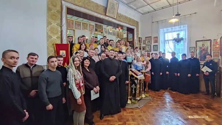 У РІВНЕНСЬКІЙ ДУХОВНІЙ СЕМІНАРІЇ ВІДБУЛИСЯ УРОЧИСТОСТІ З НАГОДИ АКТОВОГО ДНЯ