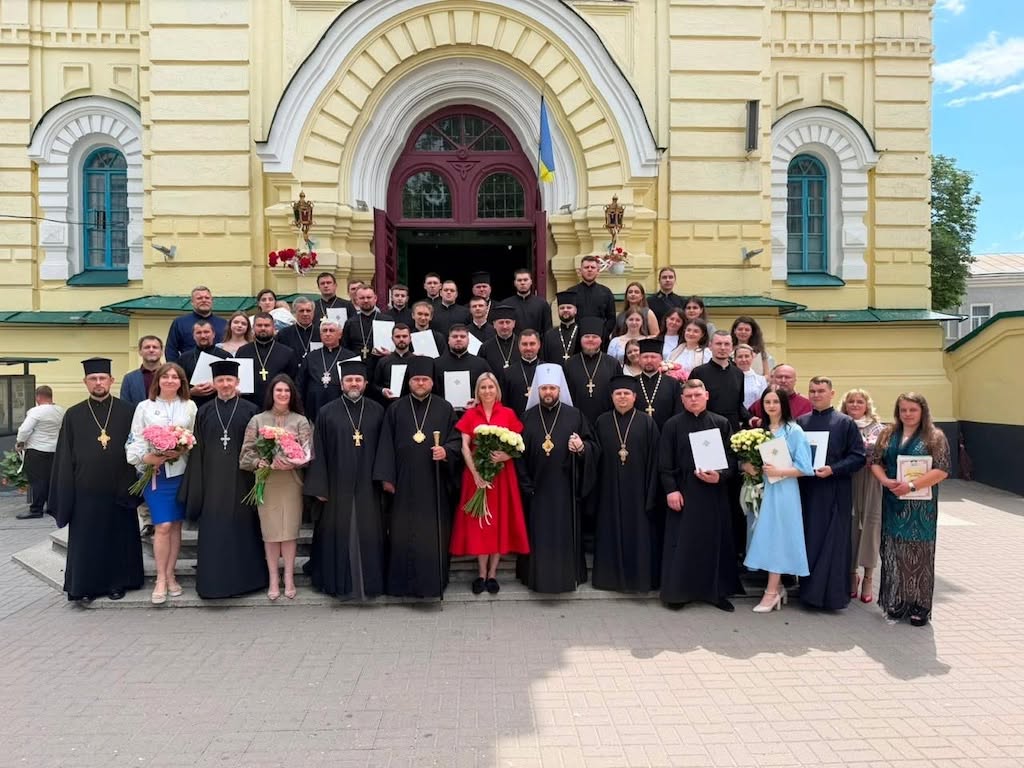 У РІВНЕНСЬКІЙ ДУХОВНІЙ СЕМІНАРІЇ ВІДБУВСЯ ЧЕРГОВИЙ ВИПУСК БОГОСЛОВІВ ТА РЕГЕНТІВ У РІВНЕНСЬКІЙ ДУХОВНІЙ СЕМІНАРІЇ ВІДБУВСЯ ЧЕРГОВИЙ ВИПУСК БОГОСЛОВІВ ТА РЕГЕНТІВ